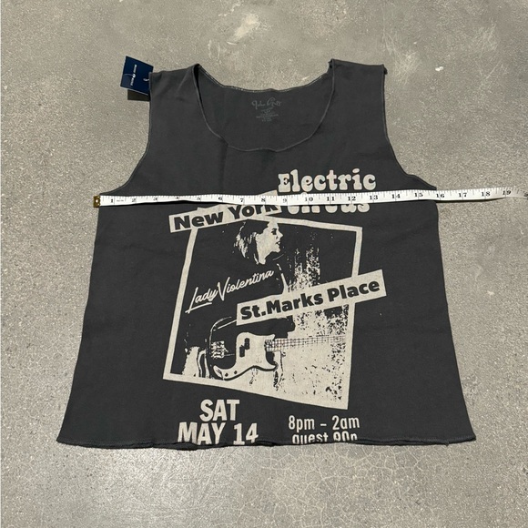 graphic tank - Picture 2 of 3